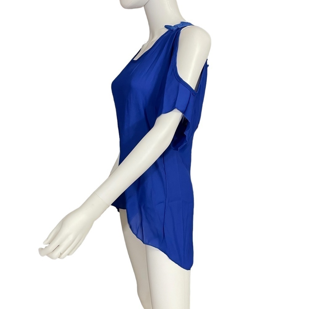 Women’s Cold Shoulder Blue Crochet Top
New - Picture 4 of 6